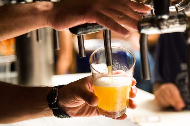 Диетолог Комиссарова: Чрезмерное употребление пива может привести к лишнему весу