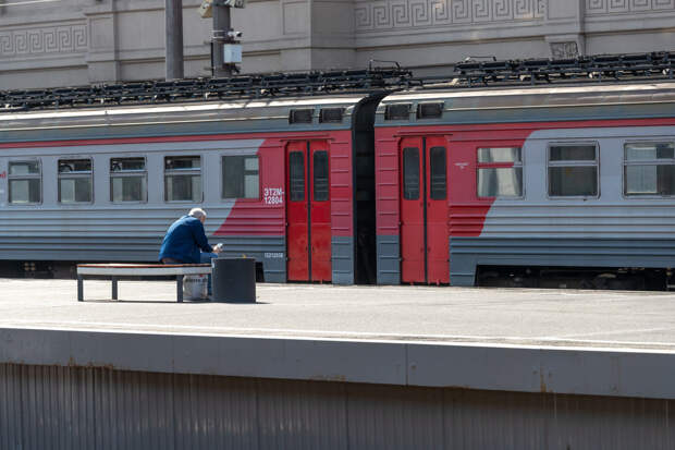 Между Череповцом и Петербургом запустят дополнительным поезд в новогодние выходные