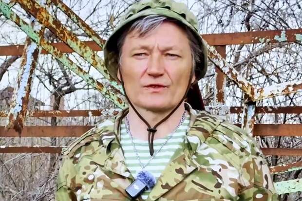 Российский военный рассказал о ротации на машинах с украинскими флагами под носом ВСУ