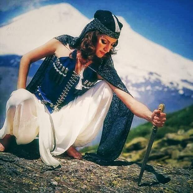 Фото с http://gorets-media.ru/page/legendi-i-mifi-sedogo-elbrusa
