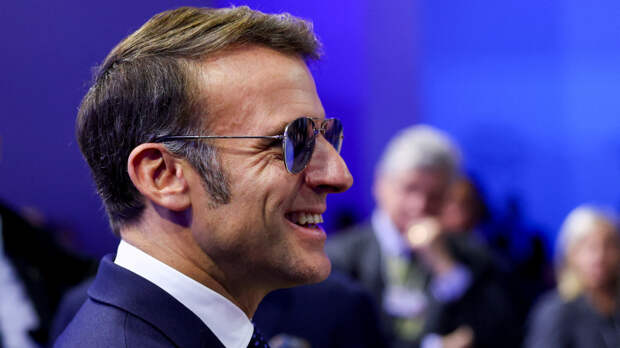 Захарова: Макрон прозрел благодаря своим «волшебным» очкам на форуме в Давосе