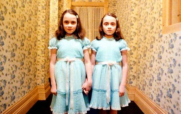 Жуткие близняшки из фильма «Сияние»: что с ними случилось после съемок?