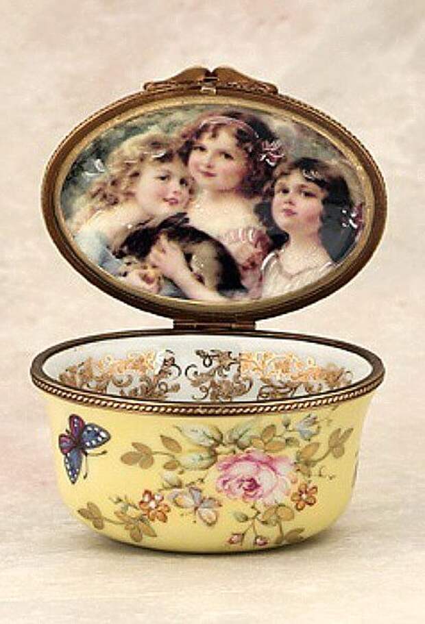 243fc320e7542f7d9452bafdd7aefe88--vintage-porcelain-limoges-porcelain.jpg
