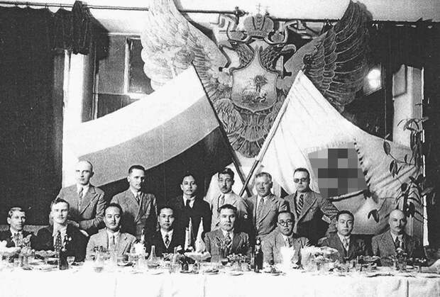 Банкет по случаю учреждения Бюро по делам российских эмигрантов в Маньчжурской империи. Харбин, декабрь 1934 год 