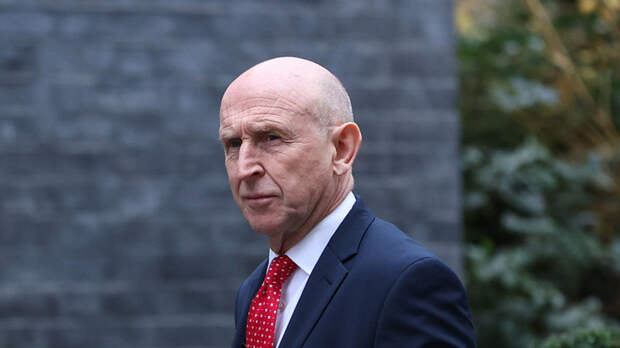 Sun: глава Минобороны Британии Хили оказался рядом с местом удара «Орешником»