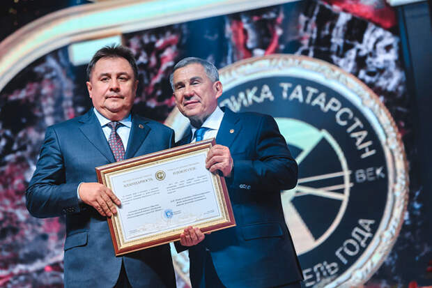 В Казани Шарипов успел побыть советником гендиректора и председателем совета директоров КОМЗа, гендиректором «Радиоприбора», а в 2012-м Колесов забрал его первым замом в КРЭТ