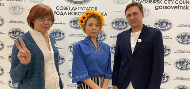 Оппозиционные депутаты Светлана Каверзина, Хельга Пирогова и Антон Картавин