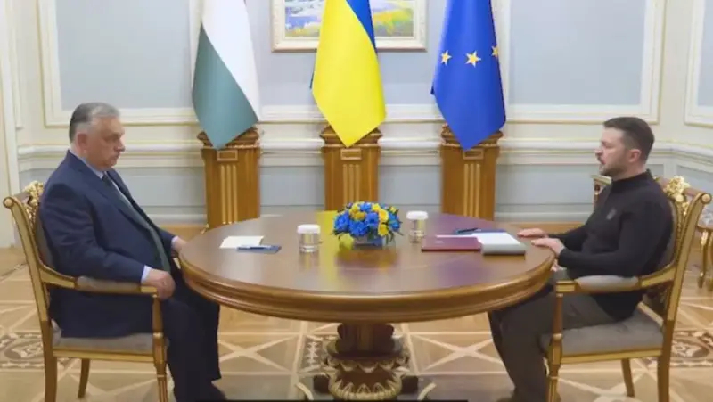 Премьер-министр Венгрии попросил Зеленского прекратить огонь перед мирными переговорами