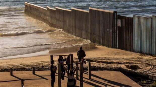 Мексика обязана защитить американцев от своего "дурного влияния" надёжной стеной.