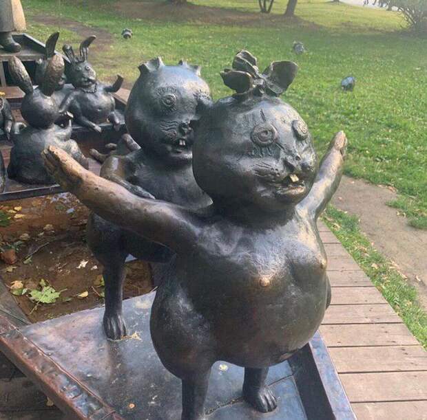 В Парке Горького зайцам оторвали уши :(