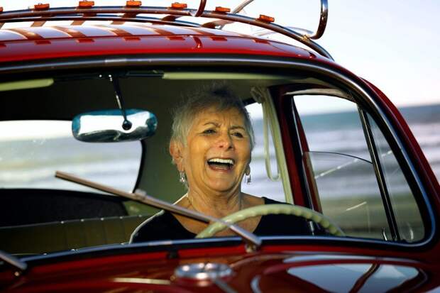 Volkswagen бесплатно отреставрировал Beetle, которым женщина владеет больше 50 лет volkswagen, volkswagen beetle, авто, автомобиль, реставрация