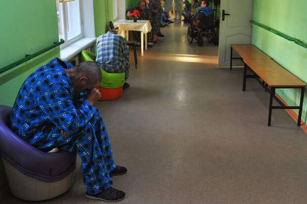 SHOT: пациентов интерната для душевнобольных в Прокопьевске кормили тухлой едой