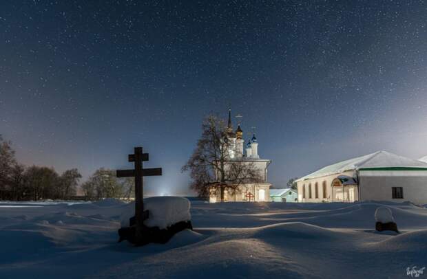 Тульский фотограф показал ночной Добринский монастырь