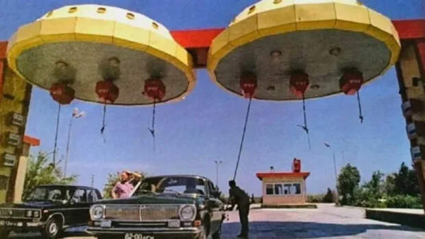 Зачем в СССР строили заправки в виде летающих тарелок, и почему они были удобнее современных АЗС