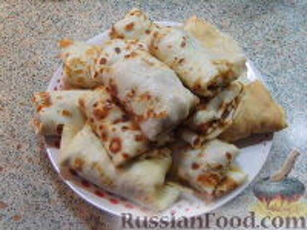 Фото к рецепту: Блинчики с курицей в сметанковом соусе