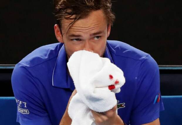 Выйдя в полуфинал парижского «Мастерса» Медведев сохранил звание 2-й ракетки мира, но поединок со Зверевым – это всегда не только рейтинг
