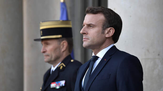 Французские военные заявили Макрону о "распаде страны" в новом письме