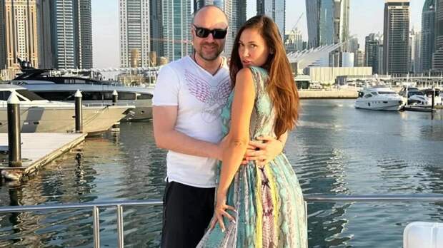 Бывшая подруга Елены и Романа Товстик ответила, не жаль ли ей бывших супругов и их детей: «Жалко у пчёлки»