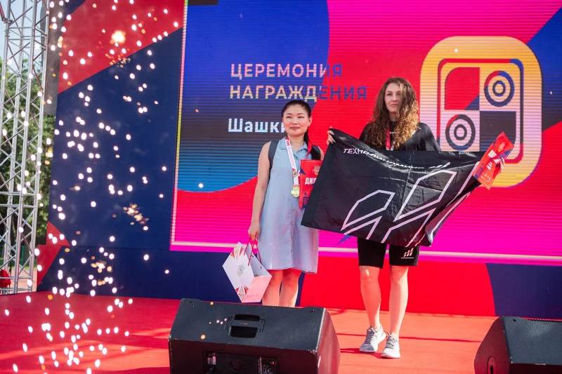 Мы первые: Сотрудник Управления по Северо-Западному административному округу завоевала золотую медаль в соревнованиях по шашкам