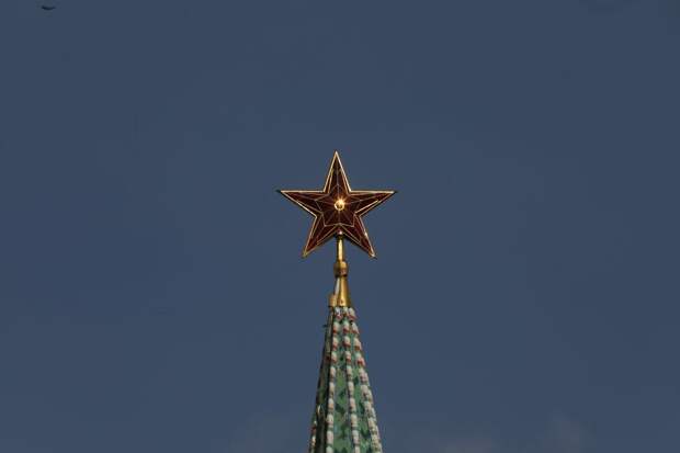 Парад в честь Дня Победы начался на Красной площади в Москве