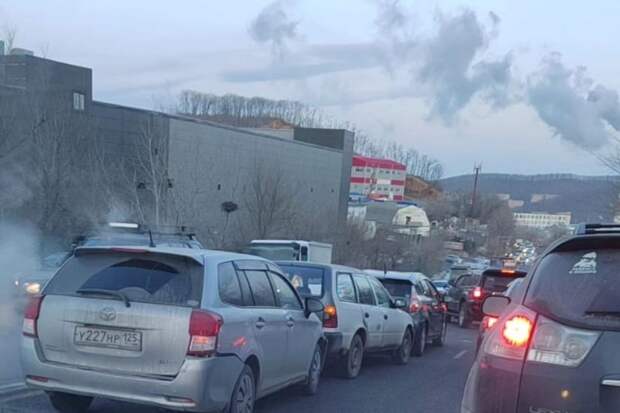 Система часов совершает. Система часов совершает. Автоколебания механические часы. Система часов совершает. Колебательное движение маятник часов.