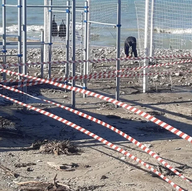 Море подкинуло проблем: Сочи пережил шестибалльный шторм