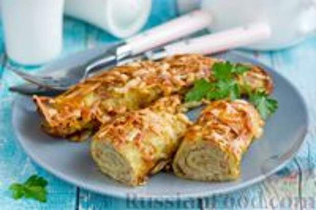 Фото к рецепту: Картофельные рулетики с куриным фаршем