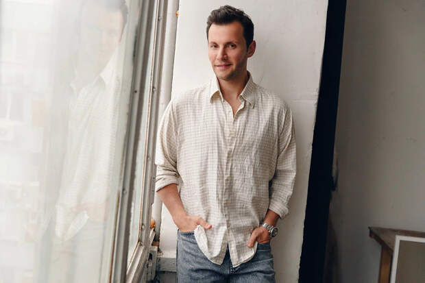 «Я могилы бросить не могу!»: 44-летний Вячеслав Манучаров пережил потерю жены, а потом жена-американка сбежала с детьми