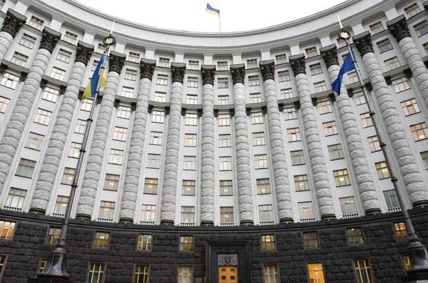 Украине нужны не пророссийские а проукраинские политики, в интересах которых будет поддержание нормальных отношений...