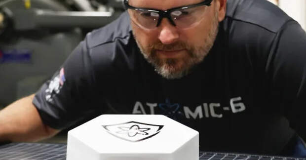 Космический мусор — теперь под контролем: новый композит Atomic-6 впервые сочетает защиту от осколков на орбите и полноценную радиосвязь