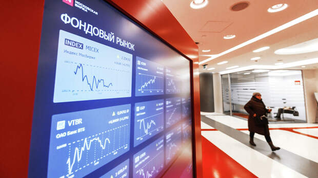 Котировки фондового рынка на экране в здании Московской биржи - РИА Новости, 1920, 11.05.2021