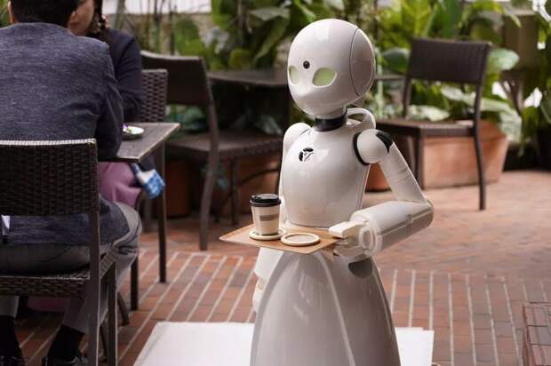 Реальный робот официант в одном из японских ресторанов пока в маркетинговых целях, но вскоре роботы и автоматизация уже создадут реальное давление на рабочие места.