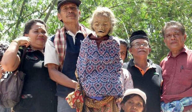 Это еще не конец: самые странные похоронные ритуалы мира