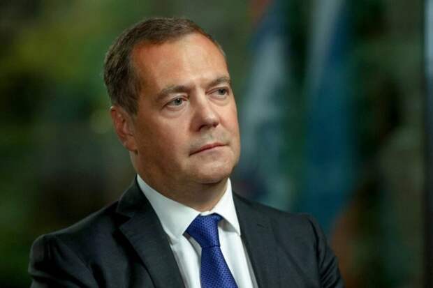 Медведев предложил помирить Трампа с Маском