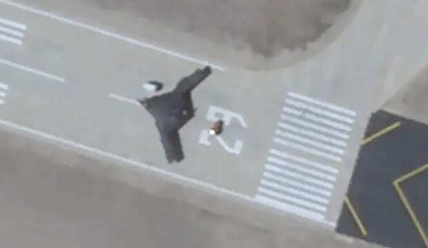 В Сеть выложили видео с полётом китайского гигантского «дрона-невидимки»