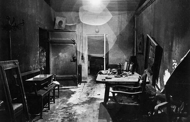 Неизвестные фотографии бункера Гитлера, сделанные в апреле 1945-го