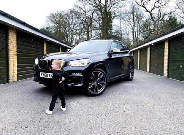 2-летняя звезда Instagram заработал и получил контракт с Porsche. Мать называет его не сыном, а 