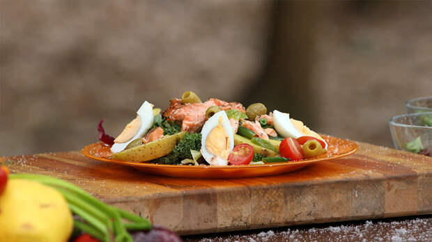 Салат "Нисуаз" с сёмгой гриль