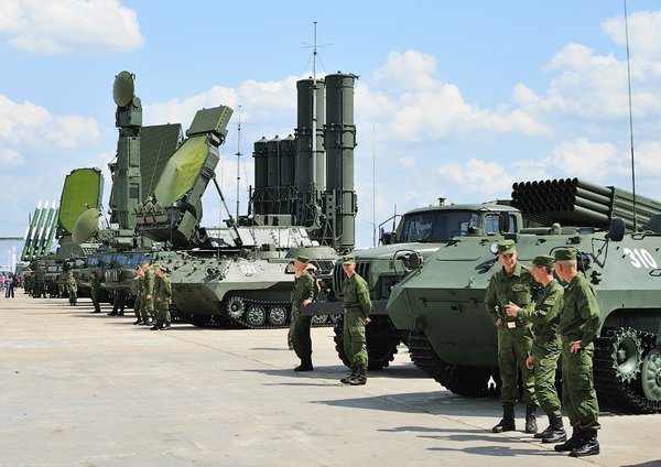Главком НАТО: Россия требует внимания Главком НАТО: Россия требует внимания