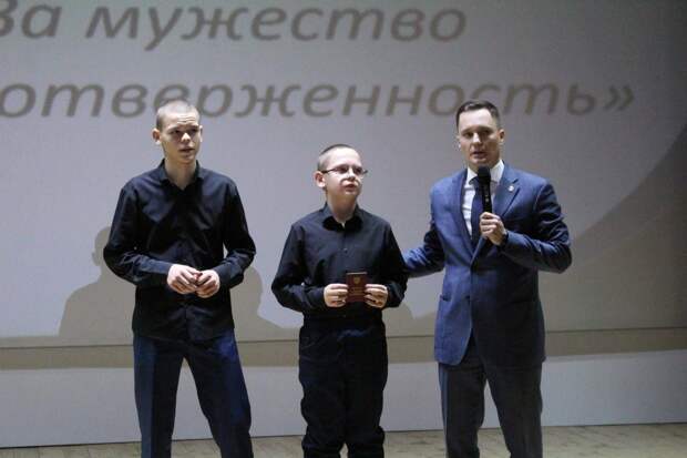 В Новошешминске завершили Год защитника Отечества и вручили награду сыновьям героя СВО