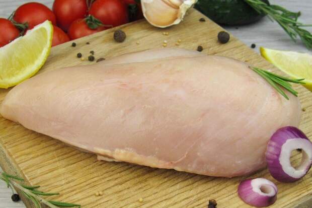 Это стоит попробовать: делимся рецептом куриной грудки с майонезом на сковороде