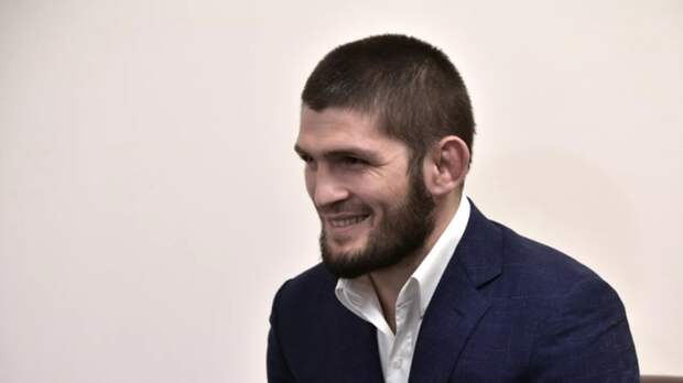 Нурмагомедов объяснил девушке, почему не любит женские ММА