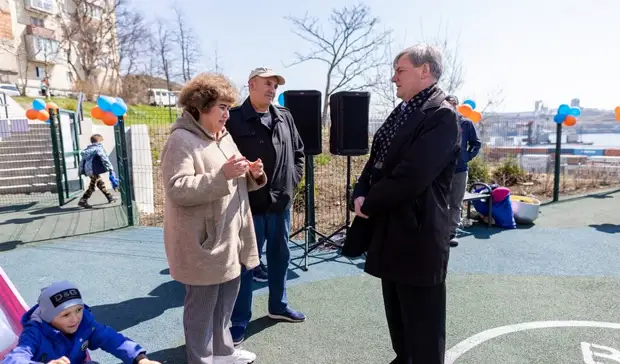 День рождения у FESCO, подарок — Владивостоку