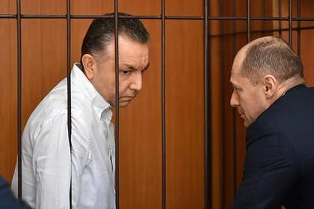 Защита попросила признать полковника ФСБ мошенником вместо взяточника