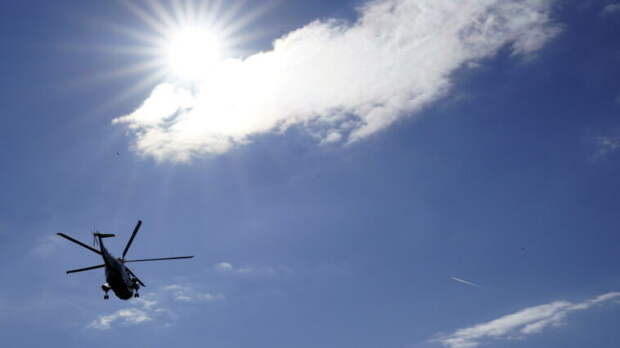 Вертолет Robinson сел в водоем в Хакасии