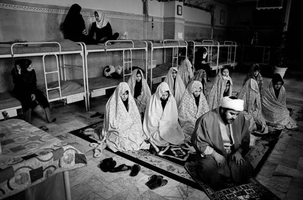 10 будоражащих фото девушек, ожидающих приговора и смерти в иранской тюрьме
