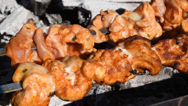 Адвокат Шалуба предупредила о штрафе за жарку шашлыка на балконе и во дворе дома