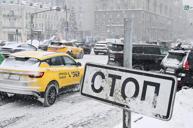 Юрист Хаминский: штраф за занесенную снегом парковку можно оспорить в течение 10 дней