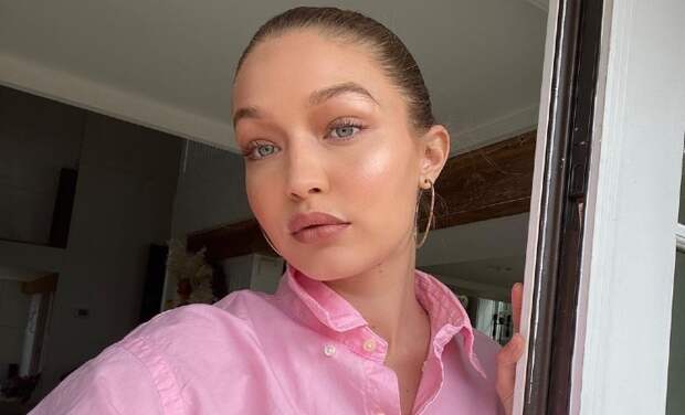 Синхронное плавание: новые фото Джиджи Хадид с дочерью в одинаковых купальниках