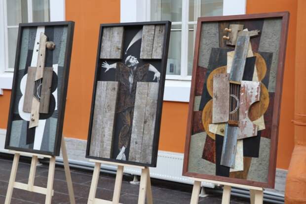 Высоцкий в сердце Петербурга: новая выставка о легендарном поэте и актере